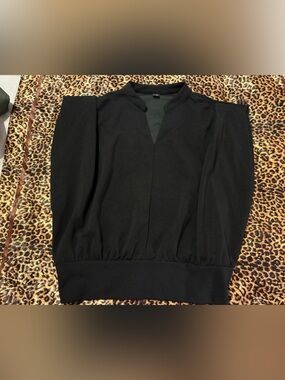 Cider Black Knit Top with V-Neck Detail